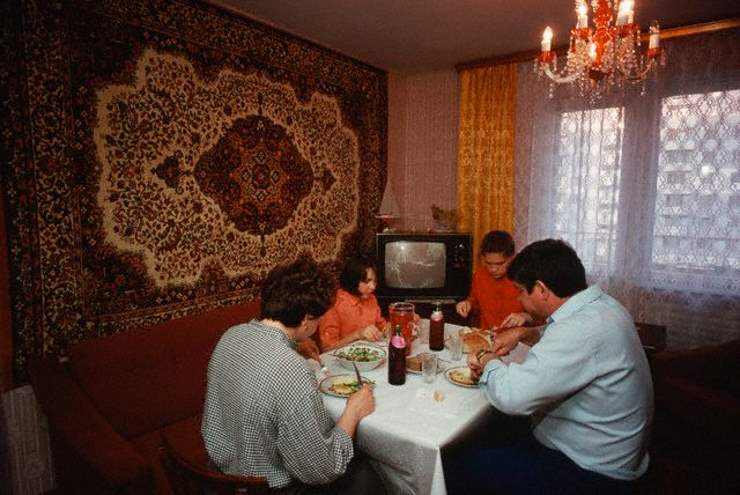 ca. May 1987, Moscow, USSR --- A well-to-do Soviet family eats dinner in their relatively luxurious Moscow apartment. They are among the few in the city who have a new, modern apartment and elegant furnishings. --- Image by © Wally McNamee/CORBIS