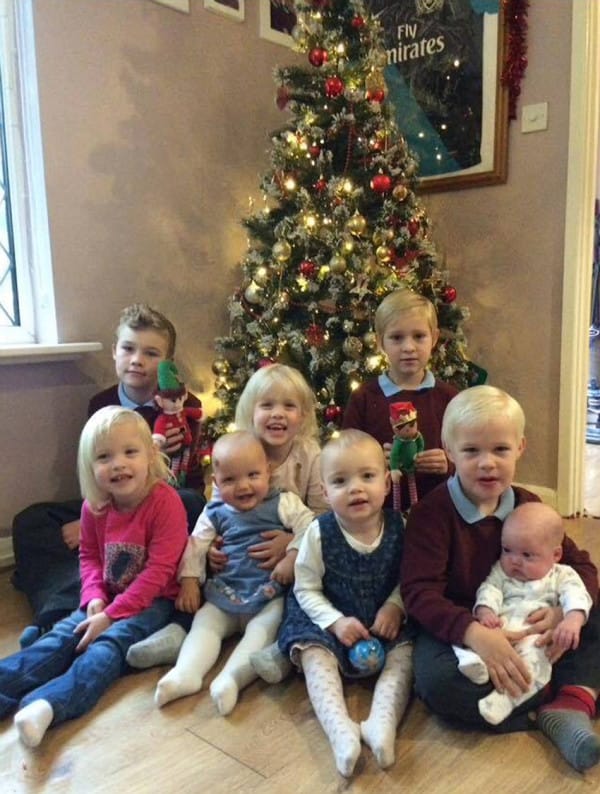 Tragic father James Green died in his sleep leaving his wife Cloe Green and his 8 children. L-R  back. Leo, Megan,Levi, Oliver L-R  Front. Miley, Lexie, Lacey, Elijah  Picture: photo-features.co.uk Mobile: 07966 96672 email: jeremy@durkinphotoservices.com 41 Boat Dyke Rd Upton Norwich Norfolk NR13 6BL