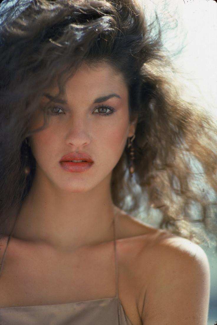 Portrait of American model Janice Dickinson during a photo shoot in the Hamptons, Amagansett, New York, October 1978. (Photo by Susan Wood/Getty Images)