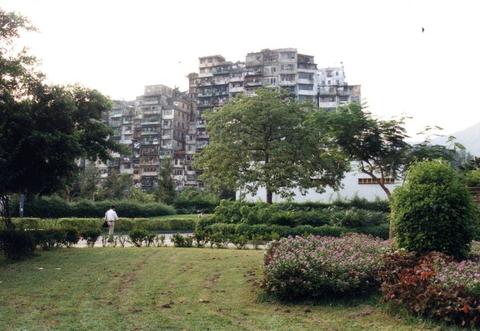 1280px-九龍城寨_-_Kowloon_Walled_City_in_1991_2350918226-688x475