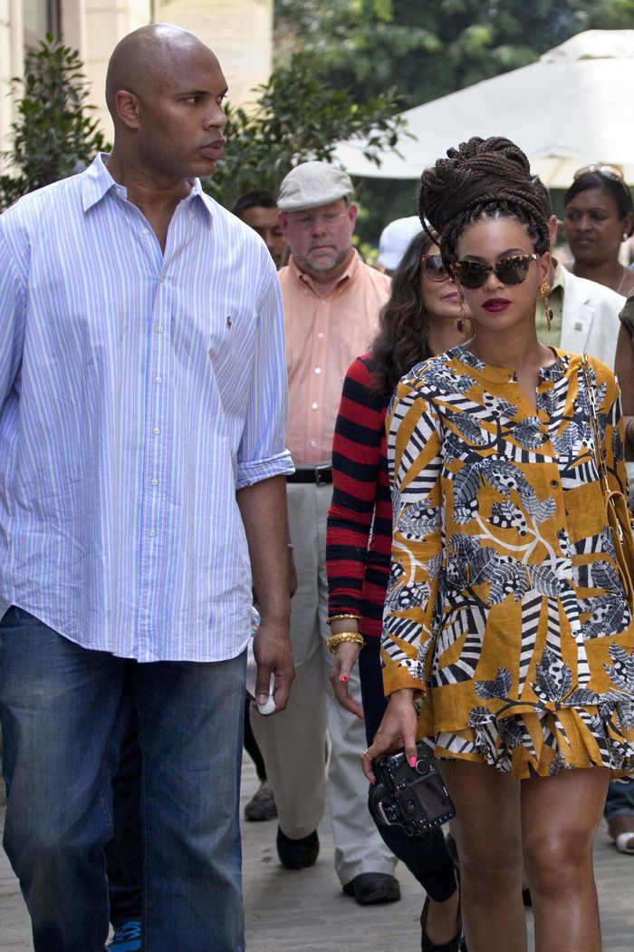 U.S. singer Beyonce and her husband, rapper Jay-Z, are surrounded by body guards as they tour Old Havana in Cuba, Thursday, April 4, 2013. R&B's power couple is in Havana on their fifth wedding anniversary. (AP Photo/Ramon Espinosa)