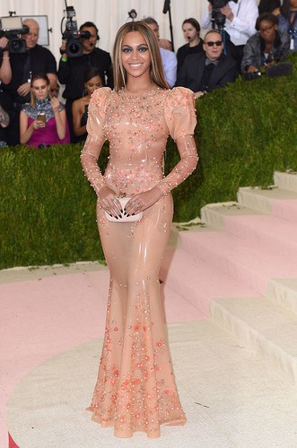 NEW YORK, NY - MAY 02:  Beyonce Knowles arrives for the "Manus x Machina: Fashion In An Age Of Technology" Costume Institute Gala at Metropolitan Museum of Art on May 2, 2016 in New York City.  (Photo by Karwai Tang/WireImage)