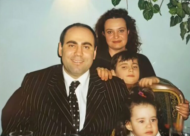 joseph-prigozhin-with-his-first-wife-and-children_33-e1732806088687-768x548