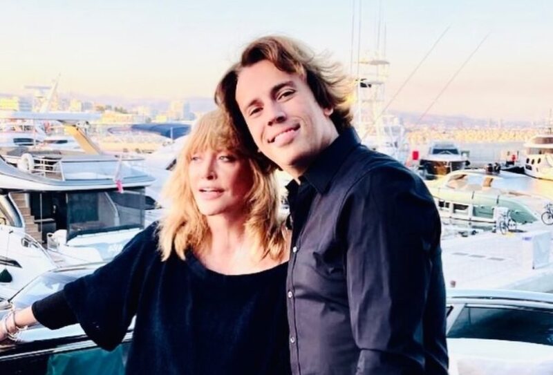 the-new-photo-of-Alla-Pugacheva-and-Maxim-Galkin-from-Cyprus-pleased-everyone
