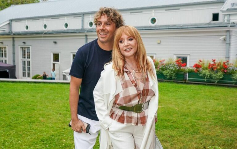 the-new-photo-of-Alla-Pugacheva-and-Maxim-Galkin-from-Cyprus-pleased-everyone2-768x483