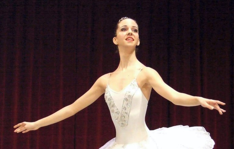 varum_i_ryadom_ne_stoyala_kak_vyglyadit_pervaya_zhena_agutina_i_ego_starshaya_doch__toppositiv_ru-2