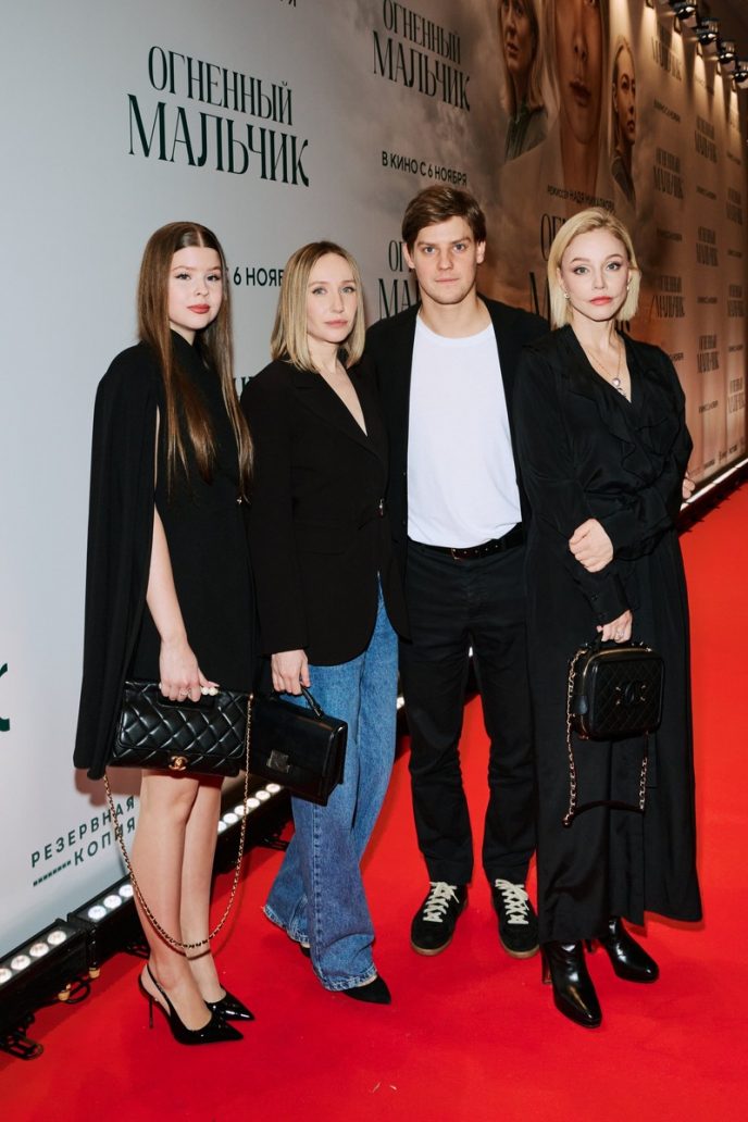 scale_1200-4-189-688x1032